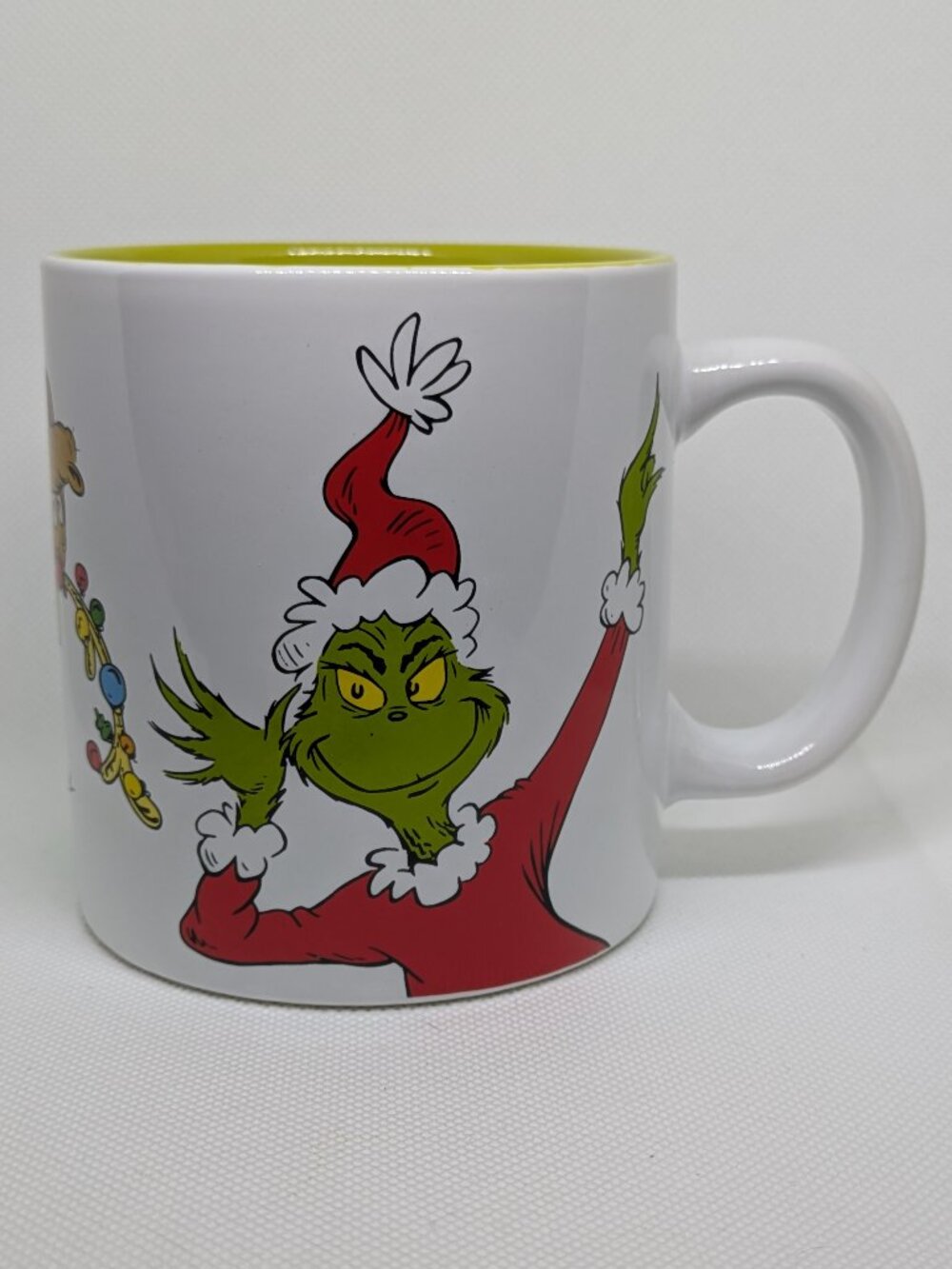 Bioworld Dr Seuss The Grinch Cindy Lou Who Max Christmas Tree Mug 16oz